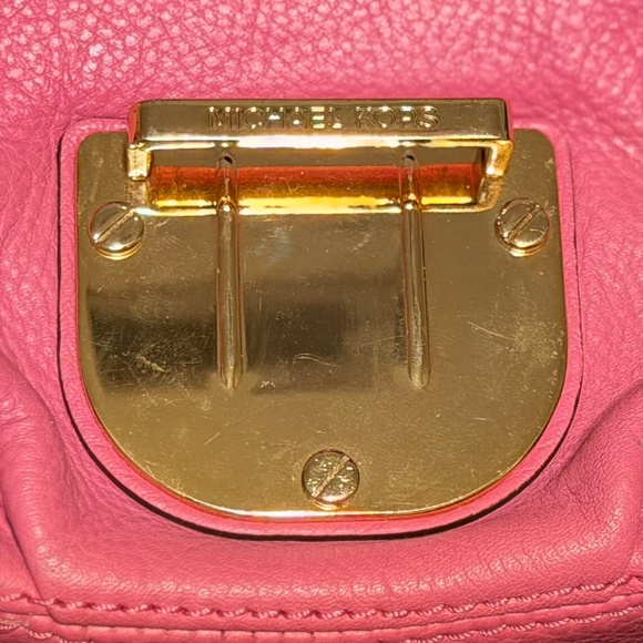 ๐ธ ๐๐ข๐๐ก๐๐๐ฅ ๐๐จ๐ซ๐ฌ Charlton Crossbody in Peony โ Small & Stunning! ๐ - Picture 11 of 12